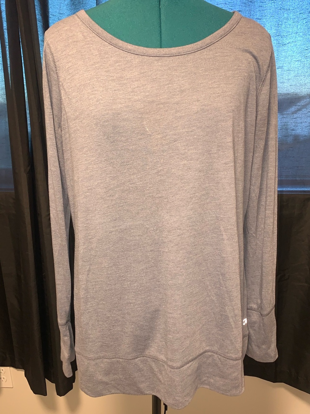 GAP Gray Women’s Long-Sleeve Active Top